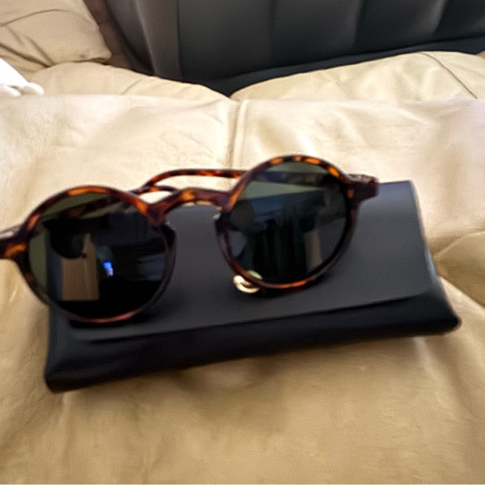 Men's Tortoise Shell Sunglasses with Black Case
